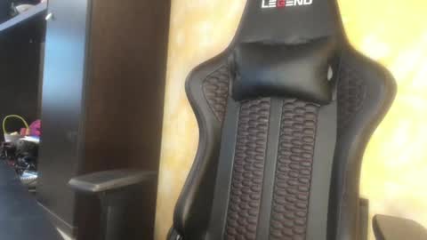 Snapshot of qtxwrm31 chatting on 01/05/25, 10:40 L online show from 01/05/25, 10:40