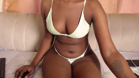 Snapshot of quaine_ryleighn chatting on 03/18/26, 08:06 RYLEIGHN online show from 03/18/26, 08:06