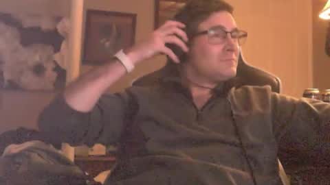 Snapshot of qualm4 chatting on 03/03/25, 06:04 mcdick online show from 03/03/25, 06:04