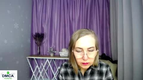 Snapshot of queen_a_n_i chatting on 04/21/26, 10:43 A N I Ill be here on December 1st online show from 04/21/26, 10:43
