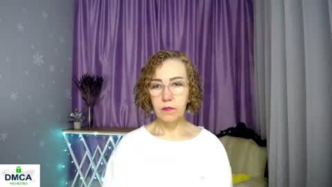 Snapshot of queen_a_n_i chatting on 06/14/26, 04:25 A N I Ill be here on December 1st online show from 06/14/26, 04:25