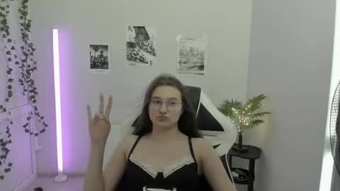 Snapshot of queen_amelie chatting on 06/30/26, 09:21 Amelie online show from 06/30/26, 09:21