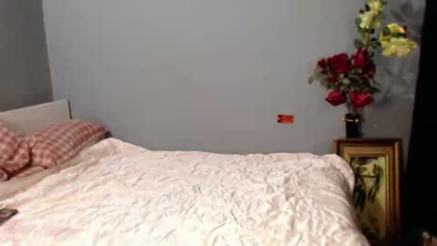 Snapshot of queen_ara21 chatting on 03/26/26, 10:21 queen_ara21 online show from 03/26/26, 10:21