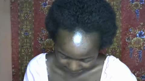 Snapshot of queen_banice chatting on 10/27/25, 06:01 queen_banice online show from 10/27/25, 06:01