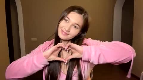 Snapshot of queen_chatur chatting on 03/10/26, 06:13 Viktoria online show from 03/10/26, 06:13