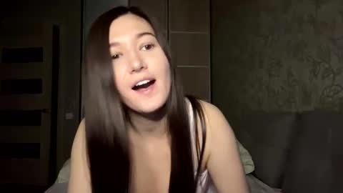 Snapshot of queen_chatur chatting on 04/25/26, 06:16 Viktoria online show from 04/25/26, 06:16