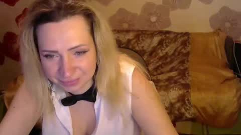 Snapshot of queen_daenerys chatting on 12/15/24, 06:04 Queen Daenerys online show from 12/15/24, 06:04