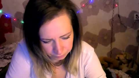 Snapshot of queen_daenerys chatting on 10/09/25, 04:38 Queen Daenerys online show from 10/09/25, 04:38