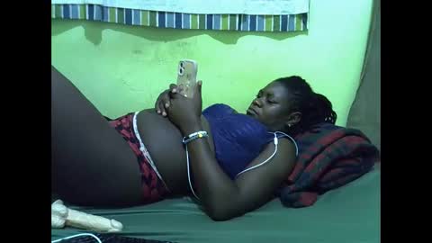 queen_diva01 online show from 04/16/26, 09:39