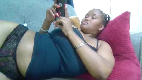 Snapshot of queen_doli chatting on 02/17/26, 10:23 queen_doli online show from 02/17/26, 10:23