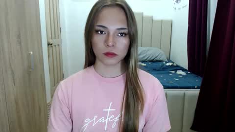 Snapshot of queen_heart0 chatting on 03/10/26, 01:32 shawny online show from 03/10/26, 01:32