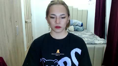 Snapshot of queen_heart0 chatting on 03/15/26, 03:56 shawny online show from 03/15/26, 03:56