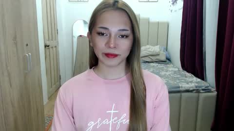 Snapshot of queen_heart0 chatting on 03/28/26, 01:49 shawny online show from 03/28/26, 01:49