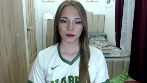 Snapshot of queen_heart0 chatting on 04/06/26, 11:00 shawny online show from 04/06/26, 11:00