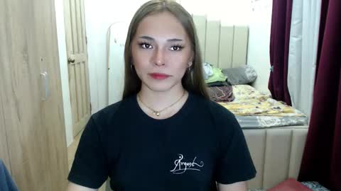 Snapshot of queen_heart0 chatting on 04/09/26, 10:31 shawny online show from 04/09/26, 10:31