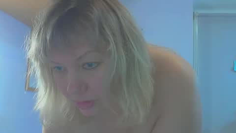 Snapshot of queen_jane8 chatting on 11/18/25, 04:55 queen_jane8 online show from 11/18/25, 04:55