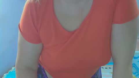 Snapshot of queen_jane8 chatting on 12/02/25, 02:45 queen_jane8 online show from 12/02/25, 02:45