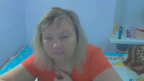 Snapshot of queen_jane8 chatting on 12/05/25, 01:42 queen_jane8 online show from 12/05/25, 01:42