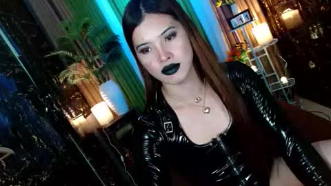 Kendal  online here from 6am-3pm philippine time online show from 10/10/25, 09:25