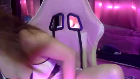 QueenHennessy online show from 11/05/25, 05:46