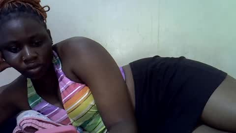 Snapshot of queen_leilla chatting on 06/17/26, 03:24 queen_leilla online show from 06/17/26, 03:24