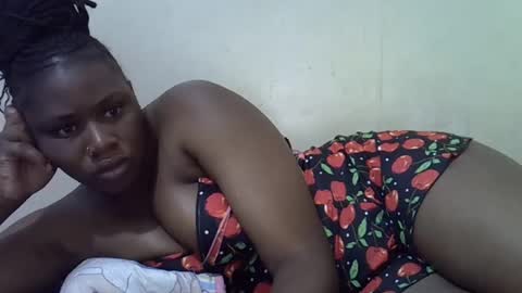 Snapshot of queen_leilla chatting on 07/17/26, 04:30 queen_leilla online show from 07/17/26, 04:30