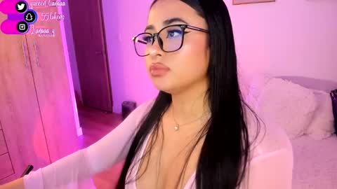 Snapshot of queen_liana chatting on 12/14/24, 08:23 Liana  online show from 12/14/24, 08:23