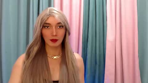 Snapshot of queen_lucifer chatting on 11/26/25, 10:27 Queen Lucifer online show from 11/26/25, 10:27