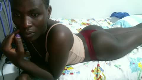 Snapshot of queen_mah chatting on 01/28/25, 03:36 Queen online show from 01/28/25, 03:36