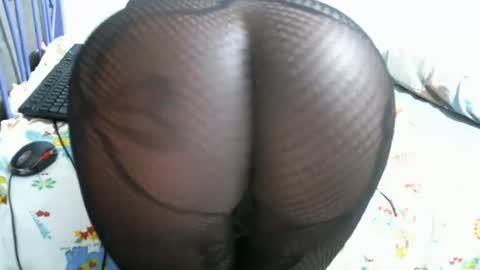 Snapshot of queen_mah chatting on 02/18/25, 05:42 Queen online show from 02/18/25, 05:42