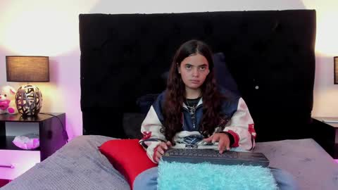 Snapshot of queen_misy chatting on 04/17/26, 08:45 queen_misy online show from 04/17/26, 08:45