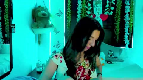 Snapshot of queen_natttyy chatting on 03/16/26, 02:21 queen_natttyy online show from 03/16/26, 02:21