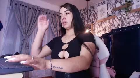 Snapshot of queen_nyxx chatting on 06/26/26, 02:16 QueenNyx online show from 06/26/26, 02:16