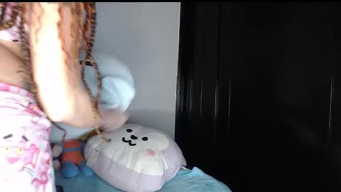 Snapshot of queen_of_m111lk chatting on 11/21/25, 02:21 queen_of_m111lk online show from 11/21/25, 02:21