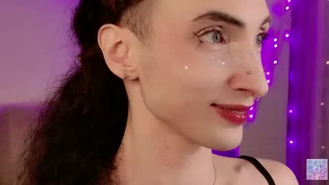 Snapshot of queen_of_tease chatting on 04/18/26, 04:00 queen_of_tease online show from 04/18/26, 04:00