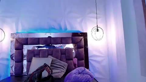 Snapshot of queen_perla_ chatting on 06/26/26, 12:20 online show from 06/26/26, 12:20