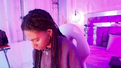 Snapshot of queen_perla_ chatting on 06/27/26, 12:55 online show from 06/27/26, 12:55