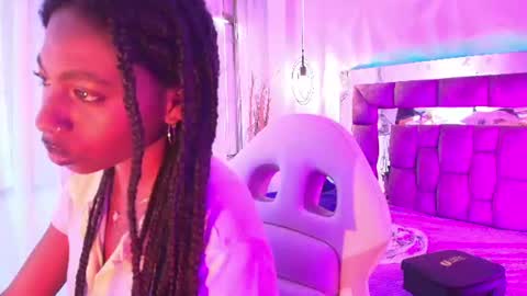 Snapshot of queen_perla_ chatting on 07/04/26, 01:39 online show from 07/04/26, 01:39