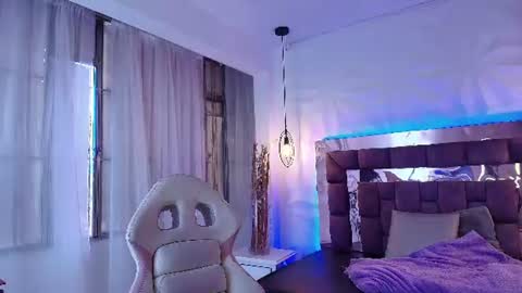 Snapshot of queen_perla_ chatting on 07/10/26, 12:19 online show from 07/10/26, 12:19