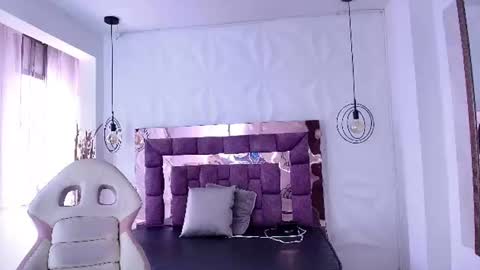 Snapshot of queen_perla_ chatting on 07/12/26, 12:07 online show from 07/12/26, 12:07