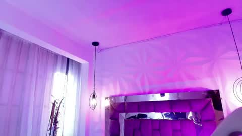Snapshot of queen_perla_ chatting on 07/17/26, 12:23 online show from 07/17/26, 12:23