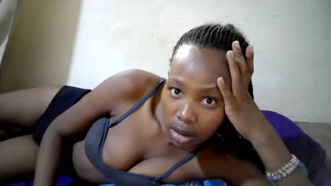 Snapshot of queen_slender chatting on 06/14/26, 02:30 queen_slender online show from 06/14/26, 02:30