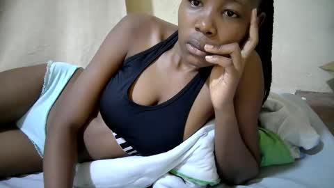 Snapshot of queen_slender chatting on 06/25/26, 06:51 queen_slender online show from 06/25/26, 06:51