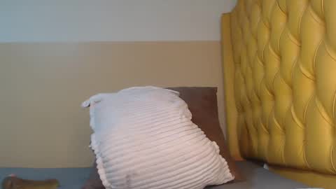 Snapshot of queen_tweakingbae chatting on 01/14/25, 10:23 valdonte online show from 01/14/25, 10:23