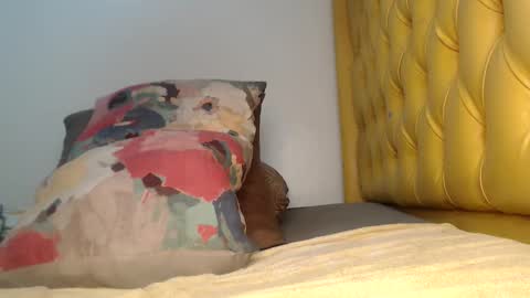 Snapshot of queen_tweakingbae chatting on 11/20/25, 02:12 valdonte online show from 11/20/25, 02:12