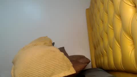 Snapshot of queen_tweakingbae chatting on 12/16/25, 02:16 valdonte online show from 12/16/25, 02:16