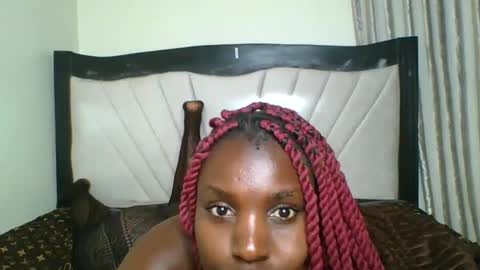 Snapshot of queen_wow2 chatting on 03/17/26, 10:02 queen online show from 03/17/26, 10:02