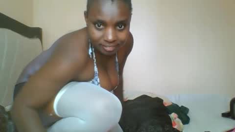 Snapshot of queen_wow2 chatting on 06/11/26, 11:41 queen online show from 06/11/26, 11:41
