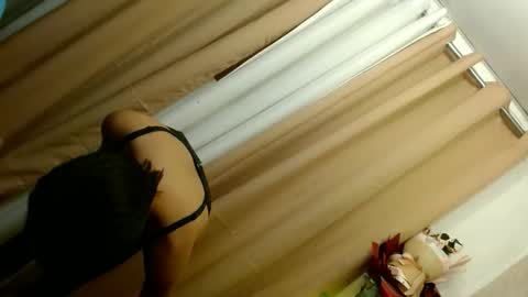 Snapshot of queena10 chatting on 05/28/26, 09:12 CALL ME YOUR QUEEN AIVY1 online show from 05/28/26, 09:12