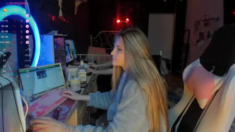 Snapshot of queenafina chatting on 05/25/26, 02:39 Kim online show from 05/25/26, 02:39